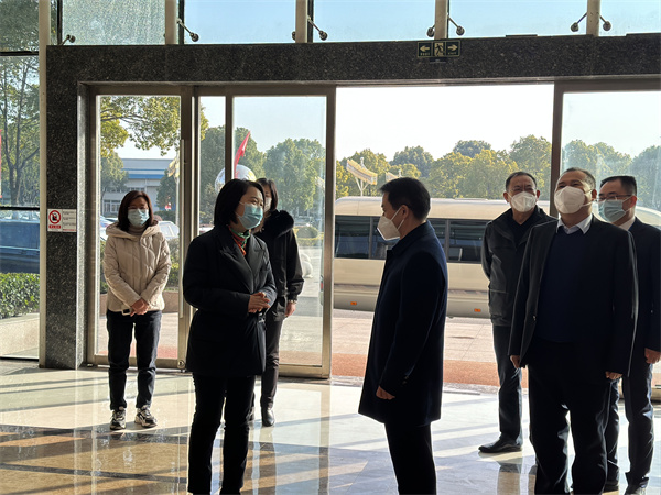 郭書記帶隊(duì)春節(jié)走訪慰問1.jpg 郭書記帶隊(duì)春節(jié)走訪慰問1.jpg